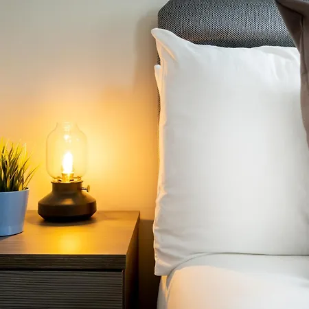 Pluxa Blue Sapphire Luxury Free Parking Free Wifi - Walk Everywhere, Travel, Biz, Leisure *
